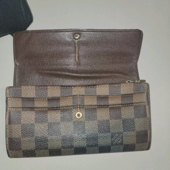 π Louis Vuitton Damier Ebene Sarah Wallet - Picture 4 of 13
